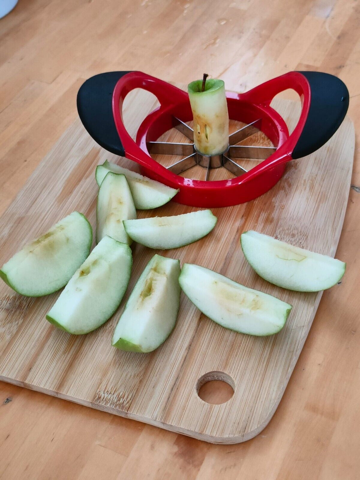 Apple Cutter, Apple Corer and Slicer - Stainless Steel Apple Corer Kitchen Tool