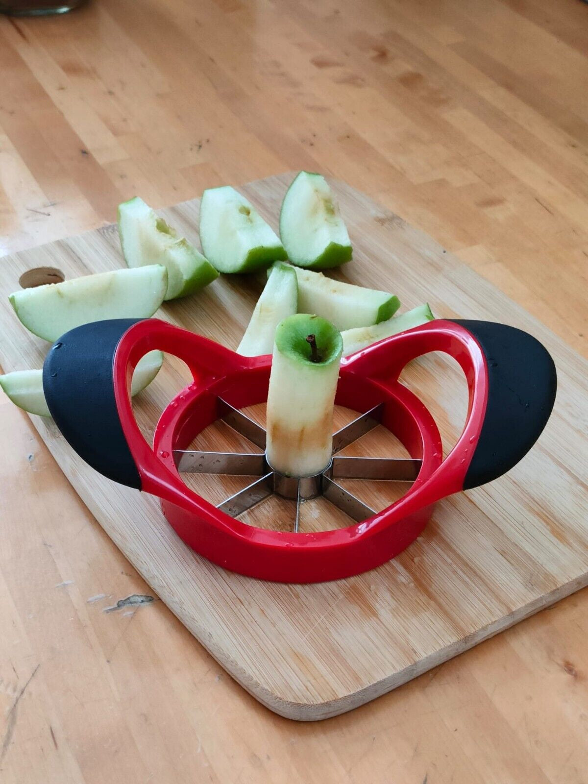 Apple Cutter, Apple Corer and Slicer - Stainless Steel Apple Corer Kitchen Tool